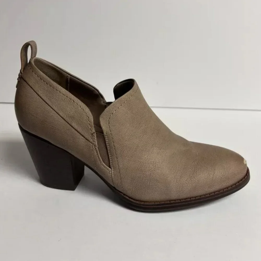 Baretraps Women’s Caroline, Brown Ankle Booties, Size 8 M
